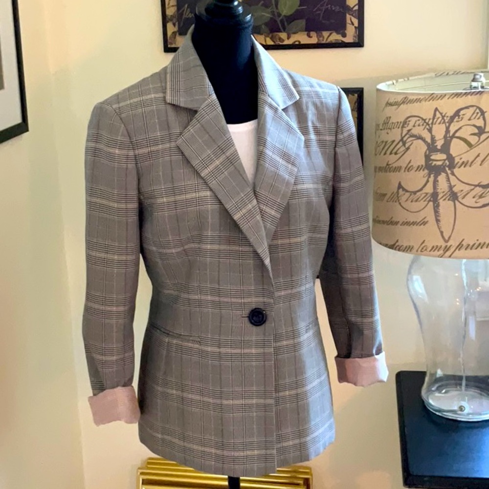 Stylish Evan-Picone blazer in excellent condition